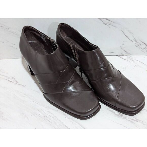 Gianni Bini Women's Brown Square Toe Zip Leather Heeled Bootie EUC Size 7 - Picture 5 of 8